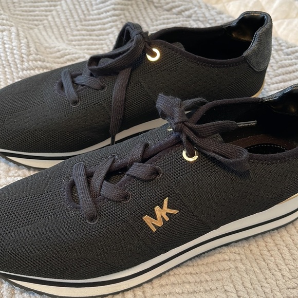 Michael Kira Runners - Picture 2 of 7